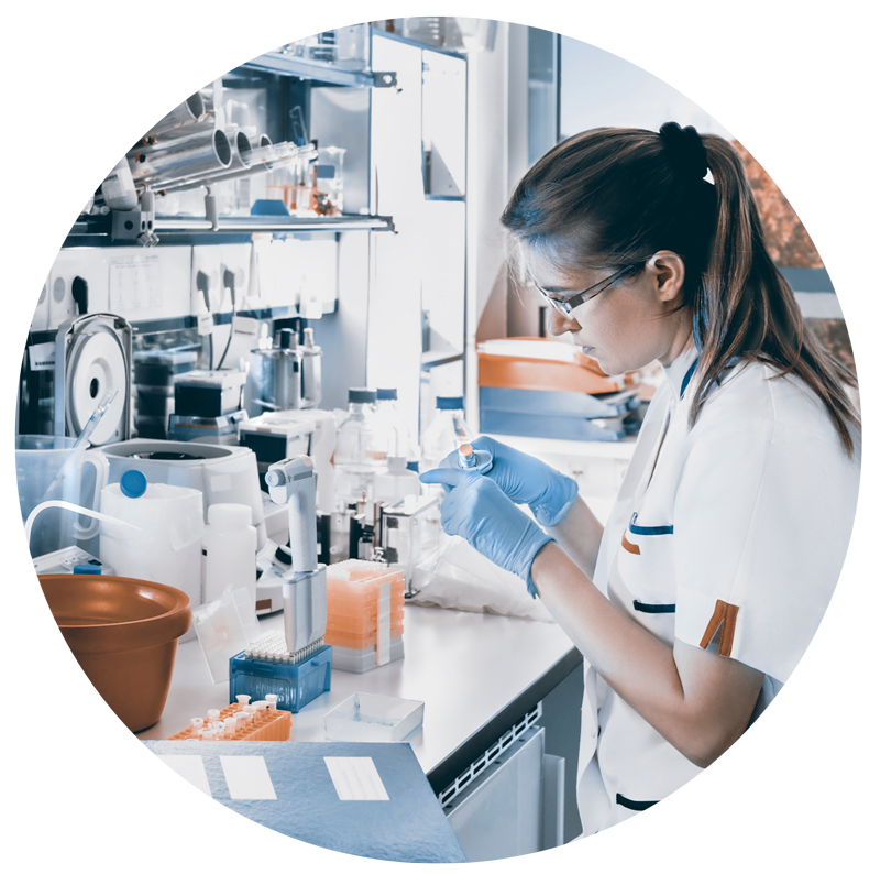 Young-Lady-in-a-lab